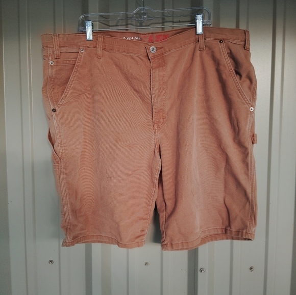 Men's Dickies Cargo Carpenter Tan Khaki Shorts Size 42 - Picture 1 of 3